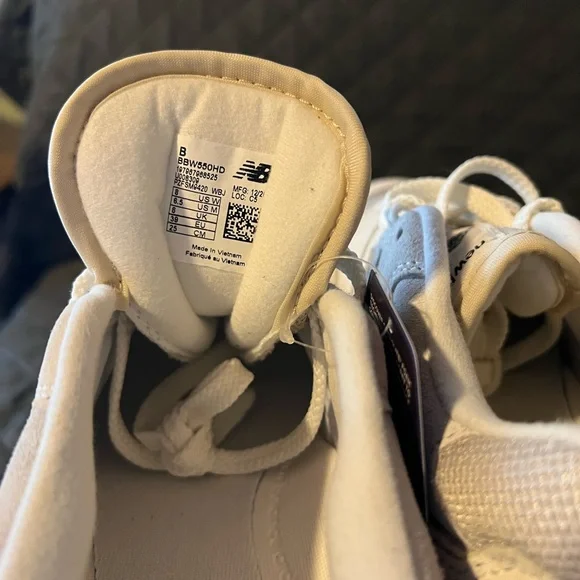 New Balance 550 Sea Salt Timberwolf Sneakers NWT - Picture 5 of 6